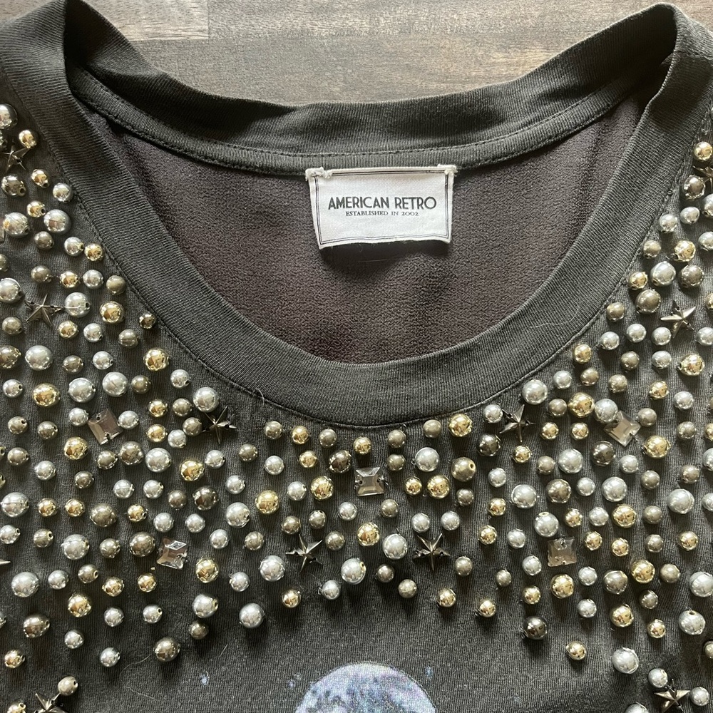 AMERICAN RETRO Embellished Grey Black Top with Graphic Design Size M Like New